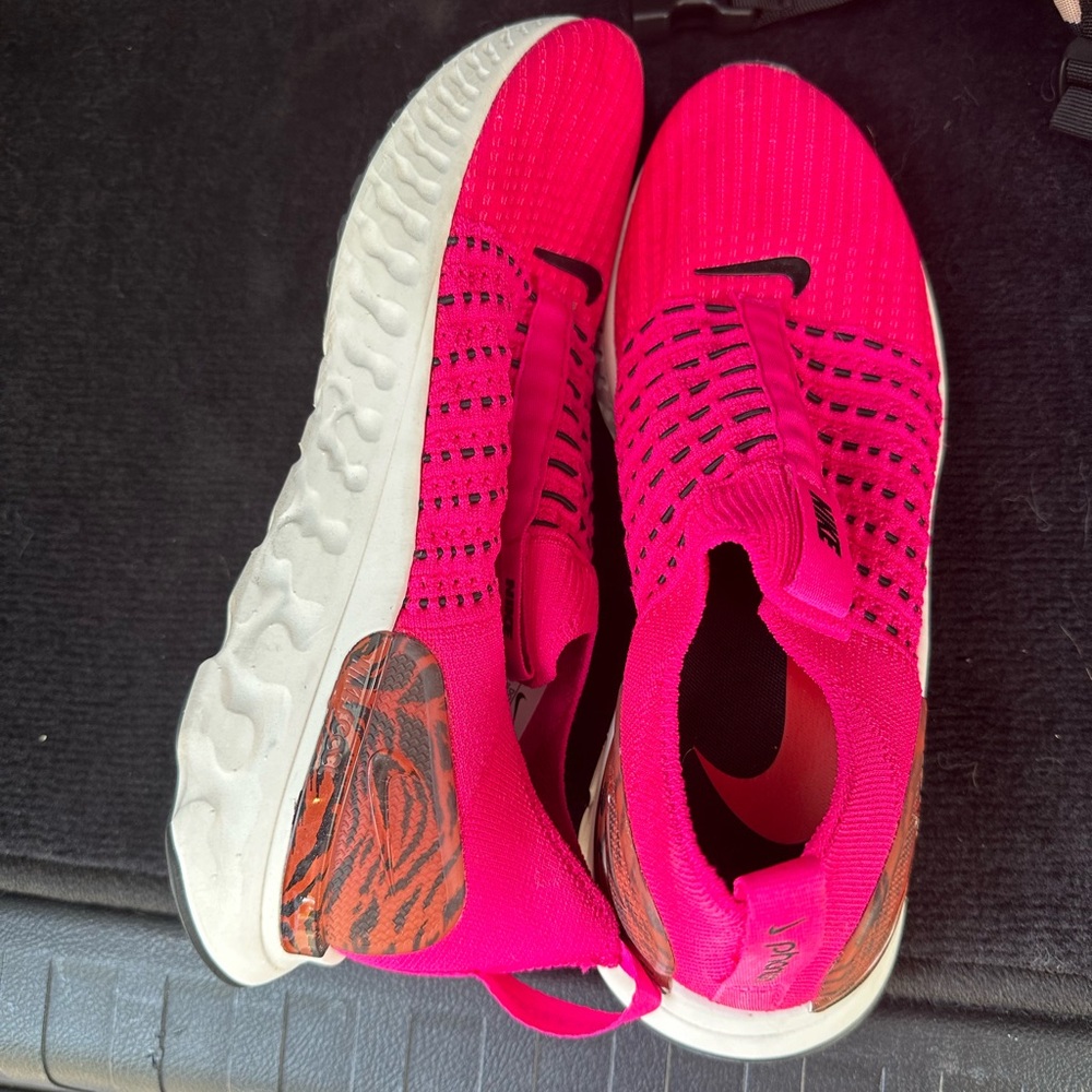Nike PHANTOM running shoes